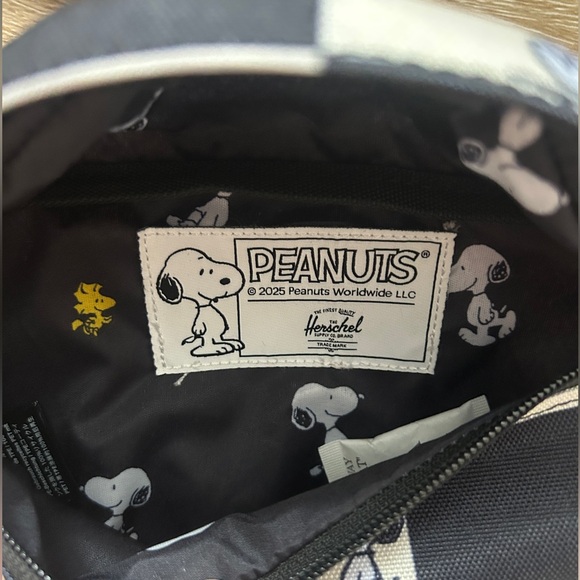 PEANUTS Herschel Snoopy Checker Hip Pack Fanny Pack Bag NWOT Crossbody - Picture 5 of 5